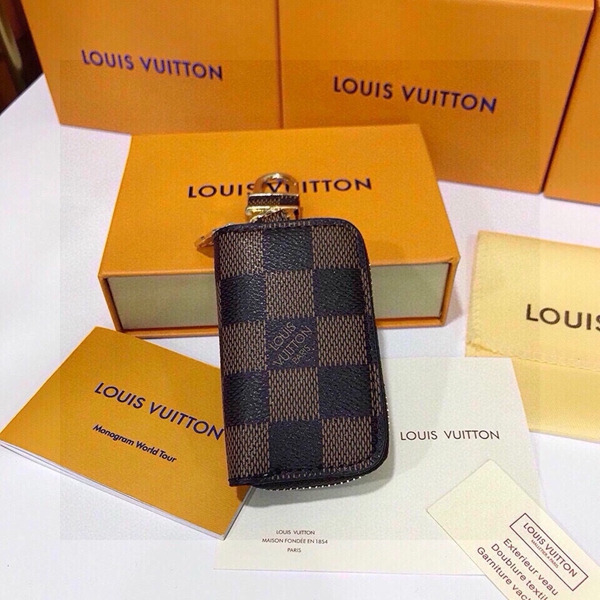 ブランドキーホルダー着用イメージ